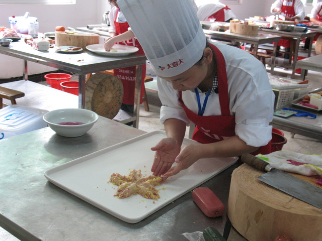 烹饪专业金牌选手实训课上